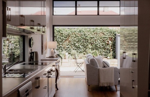 Battery Point Haus | Stay steps from Salamanca in historical cottage