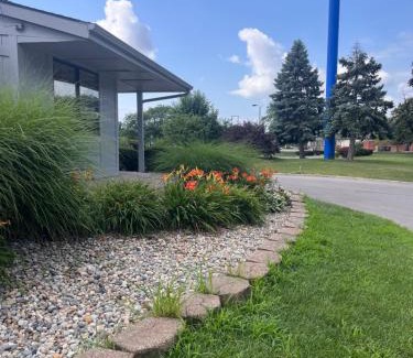 Frenchtown Township Hotel | Stay-Well Inn - Monroe