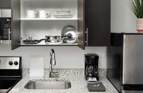 Huntsville Hotel | stayAPT Suites Huntsville