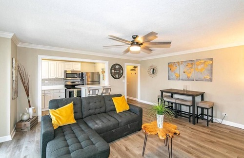 Peachtree Center Eigentumswohnung | StayATL | Downtown High Rise Condo with Balcony