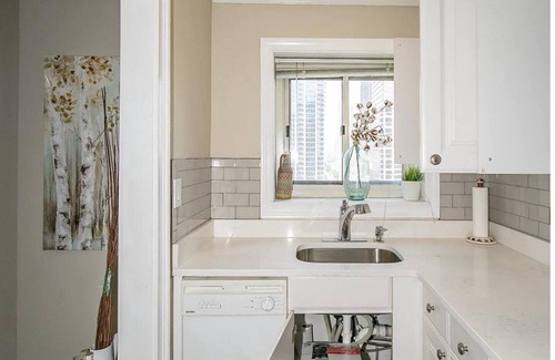 Peachtree Center Eigentumswohnung | StayATL | Downtown High Rise Condo with Balcony