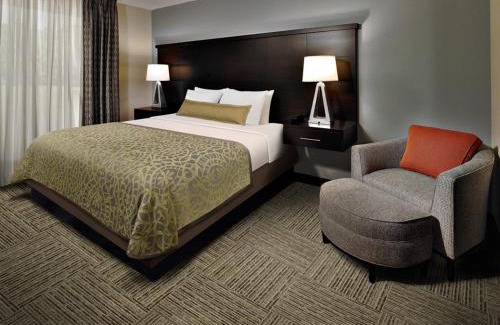 Altoona Hotel | Staybridge Suites Eau Claire - Altoona by IHG