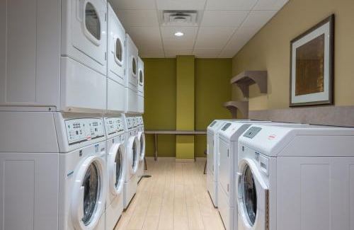 Altoona Hotel | Staybridge Suites Eau Claire - Altoona by IHG