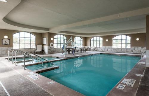 Altoona Hotel | Staybridge Suites Eau Claire - Altoona by IHG