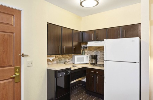 Half Day Hotel | Staybridge Suites, Lincolnshire by IHG