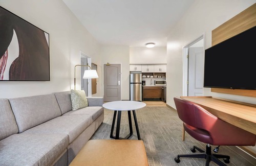 Maumee Hotel | Staybridge Suites Toledo - Maumee by IHG