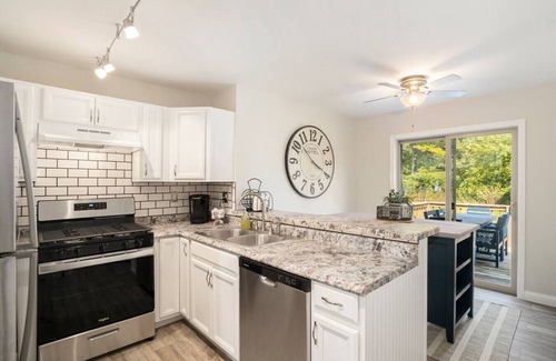 Port Austin Haus | Stayin’ & Playin’ Cottage/Pet Friendly