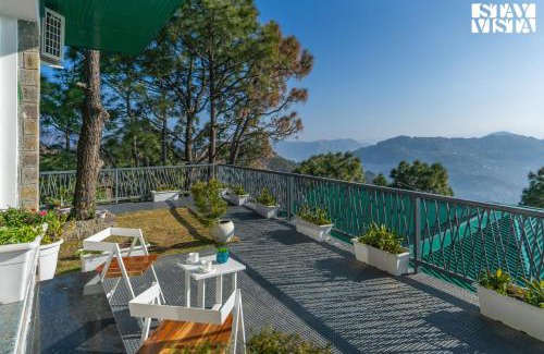Barog Wohnung | StayVista at Serene with Outdoor Bonfire