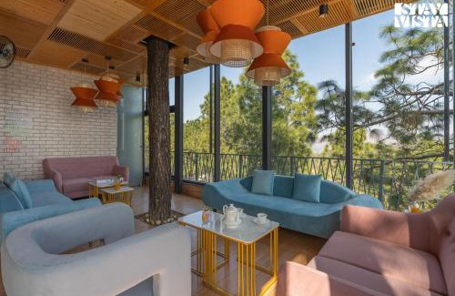 Barog Wohnung | StayVista at Serene with Outdoor Bonfire