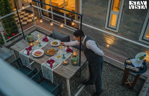 Kumarhatti Villa | StayVista at The Ever House with Bonfire, Jacuzzi, Bathtub