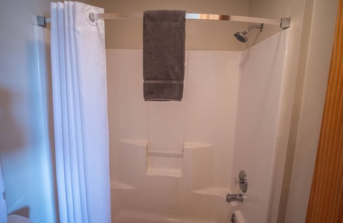 Clark Haus | Steamboat Lake Outpost, Bunkhouse Rooms