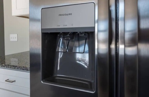 Sandy Haus | Stellar Sandy Getaway - New Remodel - Big Groups!