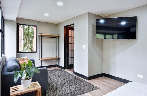 La Florida Eigentumswohnung | Stellar Stay in Wonderful Seclusion - Barrio Provenza