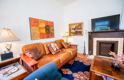 Homestead Wohnung | Step Back in Time Charming Victorian with Modern Amenities