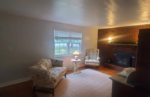 Prosperity Haus | Step back into the 50's in this charming house in delightful Washington PA