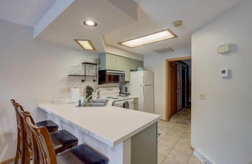 Wisconsin Dells Haus | Stephs Waterfront Retreat Sunset Cove 303