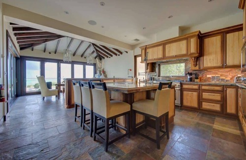 Gun Bay Haus | Stepping Stone 4 BR East End Luxury Oceanfront