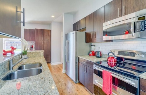 Downtown Memphis Haus | Steps 2 Nightlife Rooftop Deck View Private Garage