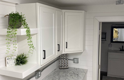 Alexandria Kabine | Steps Away From The Lake!