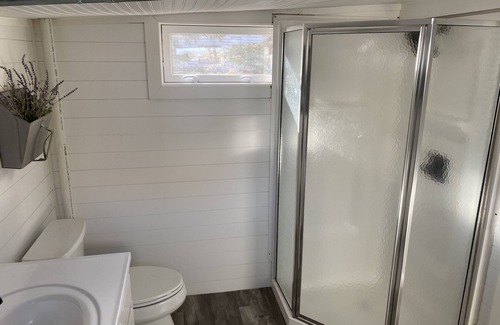 Alexandria Kabine | Steps Away From The Lake!