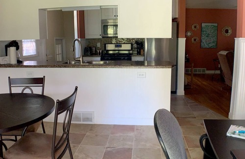 Tomahawk Haus | Nur wenige Schritte vom Strand, dem Schneemobilweg und dem Bootsanleger entfernt. zu fuß in die innenstadt.