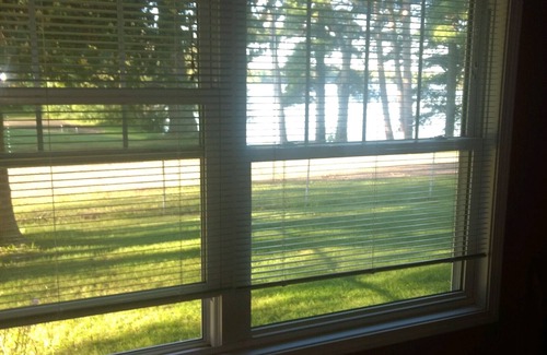 Tomahawk Haus | Nur wenige Schritte vom Strand, dem Schneemobilweg und dem Bootsanleger entfernt. zu fuß in die innenstadt.