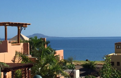 Nopolo Villa | Doppeltes Kajak! Schritte vom besten Strand & Lap P00L / View / Schnorcheln / Golf / Dine / Swim / Relax!