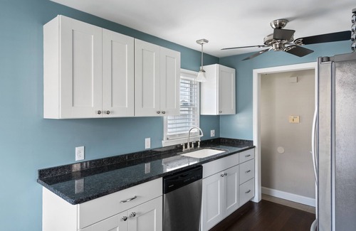 Canton Haus | steps from hall of fame and 3 miles to Belden Village