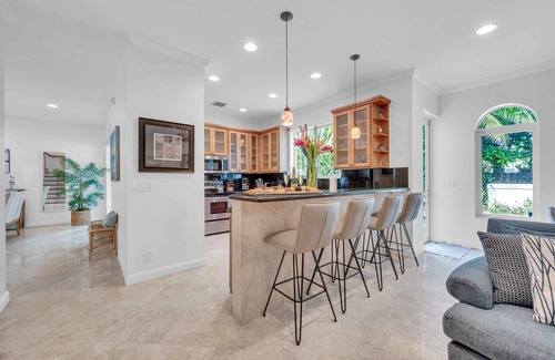 Birch Park Finger Streets Haus | Steps from the Beach | Heated Pool | Sun Key| Game room | RESlDENCES