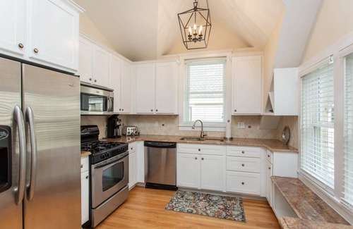 Saratoga Springs Eigentumswohnung | Steps from track and downtown AVAILABLE BELMONT WEEK!