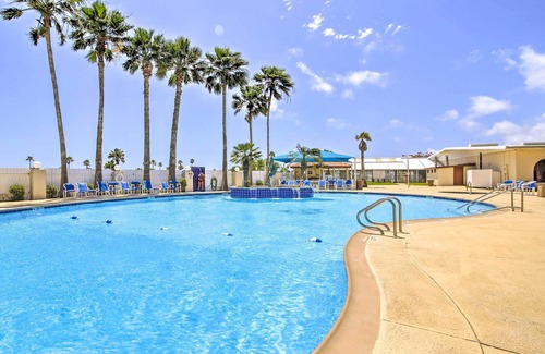 Port Isabel Haus | Steps to Bay! Home w/Pool Access in Port Isabel
