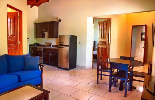 Playa Negra Villa | 6-Bd Ferienhaus mit Pool in Wohnanlage. Schritte zum legendären Surf Break