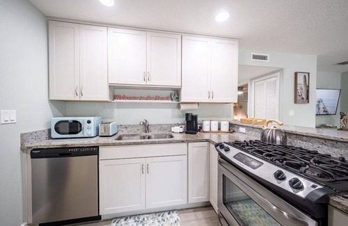 Cocoa Beach Haus | Steps to Beach + River | Family & Pet-Friendly