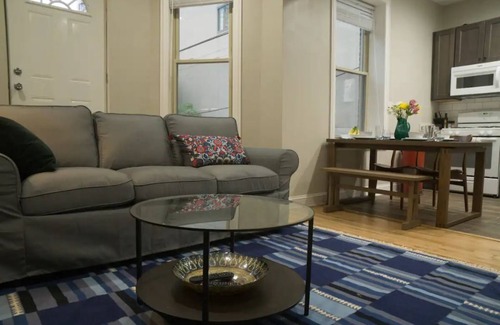 Rush and Division Wohnung | *Steps to Mag Mile, 2 BD , fast Wi-Fi, W&D