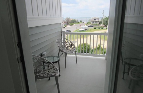 Harvey Cedars Haus | STEPS TO OCEAN 6 Bedroom House w / elevator