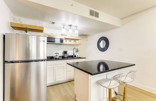 Myrtle Beach Eigentumswohnung | Prime Location + Ocean View: Myrtle Beach Condo!