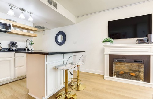 Myrtle Beach Eigentumswohnung | Prime Location + Ocean View: Myrtle Beach Condo!