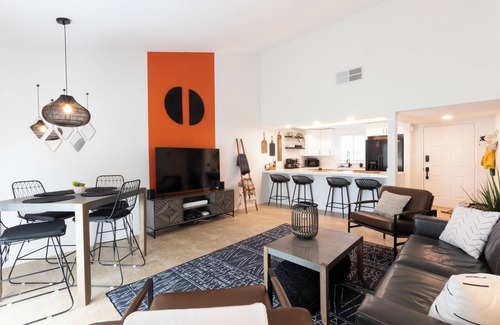 Palm Desert Eigentumswohnung | Steps to pool with Mountain Views!