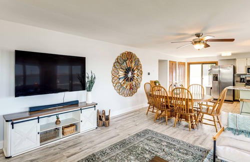 Powers Lake Haus | Steps to Powers Lake: Wisconsin Family Home