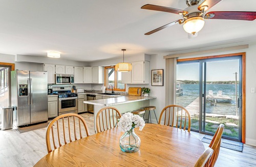 Powers Lake Haus | Steps to Powers Lake: Wisconsin Family Home