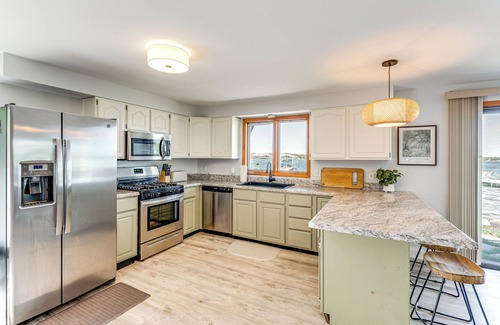 Powers Lake Haus | Steps to Powers Lake: Wisconsin Family Home