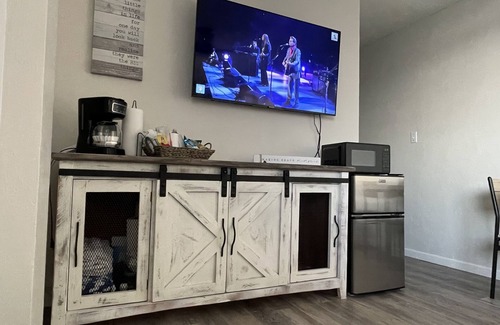 Bostwick Park Wohnung | Steps to the Beach !