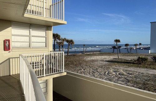 Bostwick Park Wohnung | Steps to the Beach !