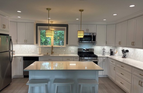 Buzzards Bay Haus | Steps to the Beach ! Charming 3-4-bedroom updated home in desirable Gray Gables!