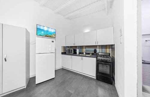 Esmeralda Wohnung | Steps to the Beach | Stylish Equipped Getaway | Perfect For Two.