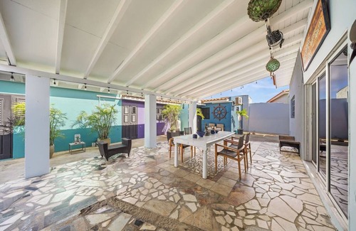 Esmeralda Wohnung | Steps to the Beach | Stylish Equipped Getaway | Perfect For Two.
