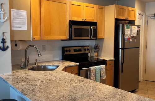 Ship Bottom Eigentumswohnung | Schritte zum Strand, Pool, Shopping, Restaurants und Bars ... Fun ..