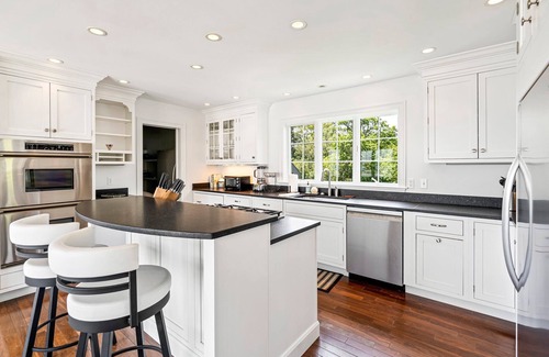 Pond Cove Haus | Steps to the Sand, Modern Home on Willard Beach, Fenced in Yard, Deck & Grill