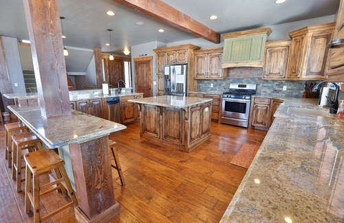 Fish Haven Haus | Stokes Casa - Perfect for large groups, with pool, hot tub & beach access!