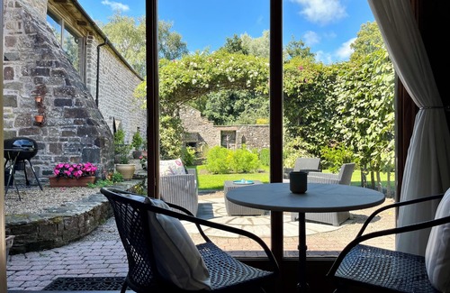 Saint Briavels Wohnung | Stone-built, modernised, well-equipped courtyard studio in village location